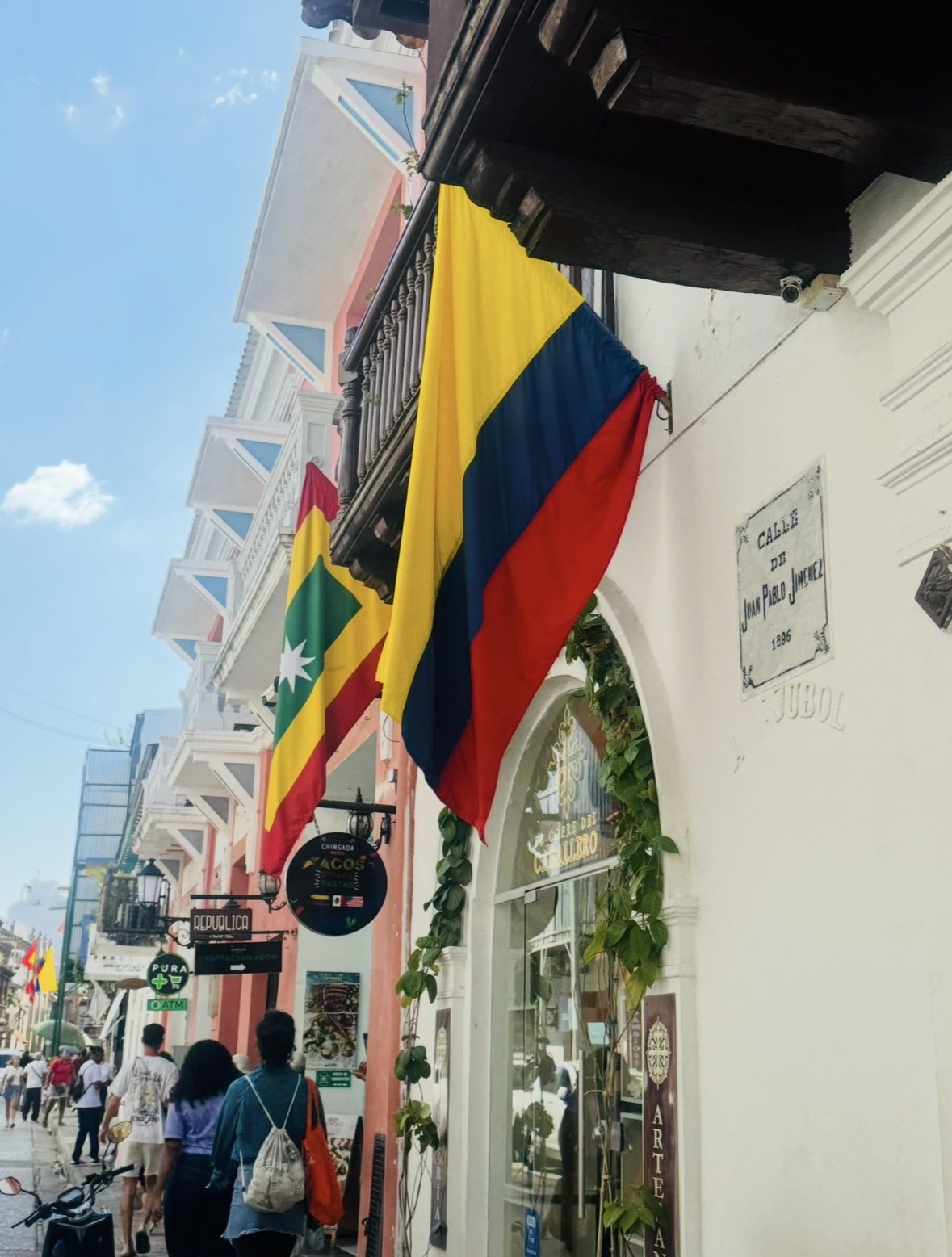 Beyond ‘Hola’: 20+ Colombian Spanish Phrases Travelers Actually Will Use